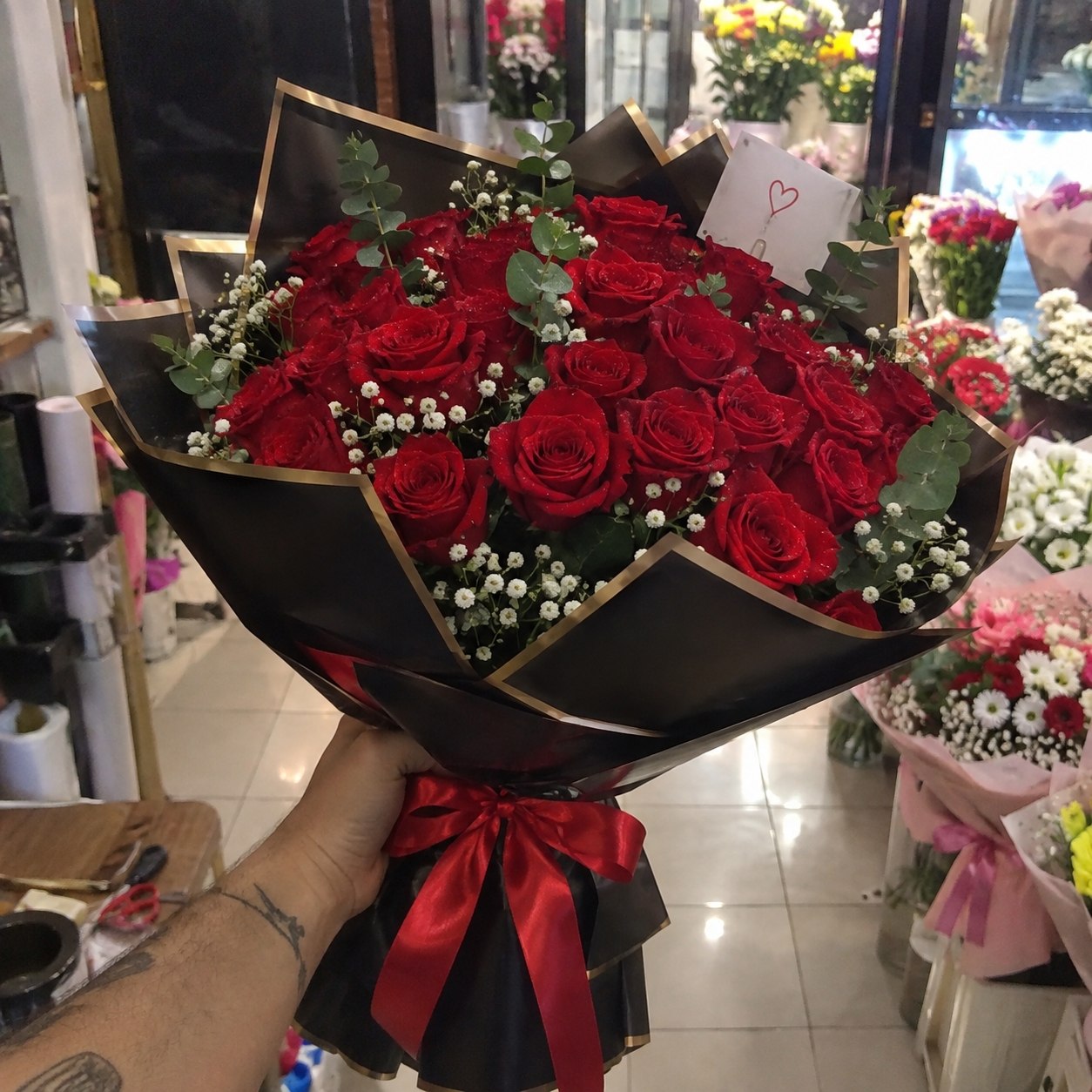Kırmızı Gül Buketi Siyah Kurdeleli
