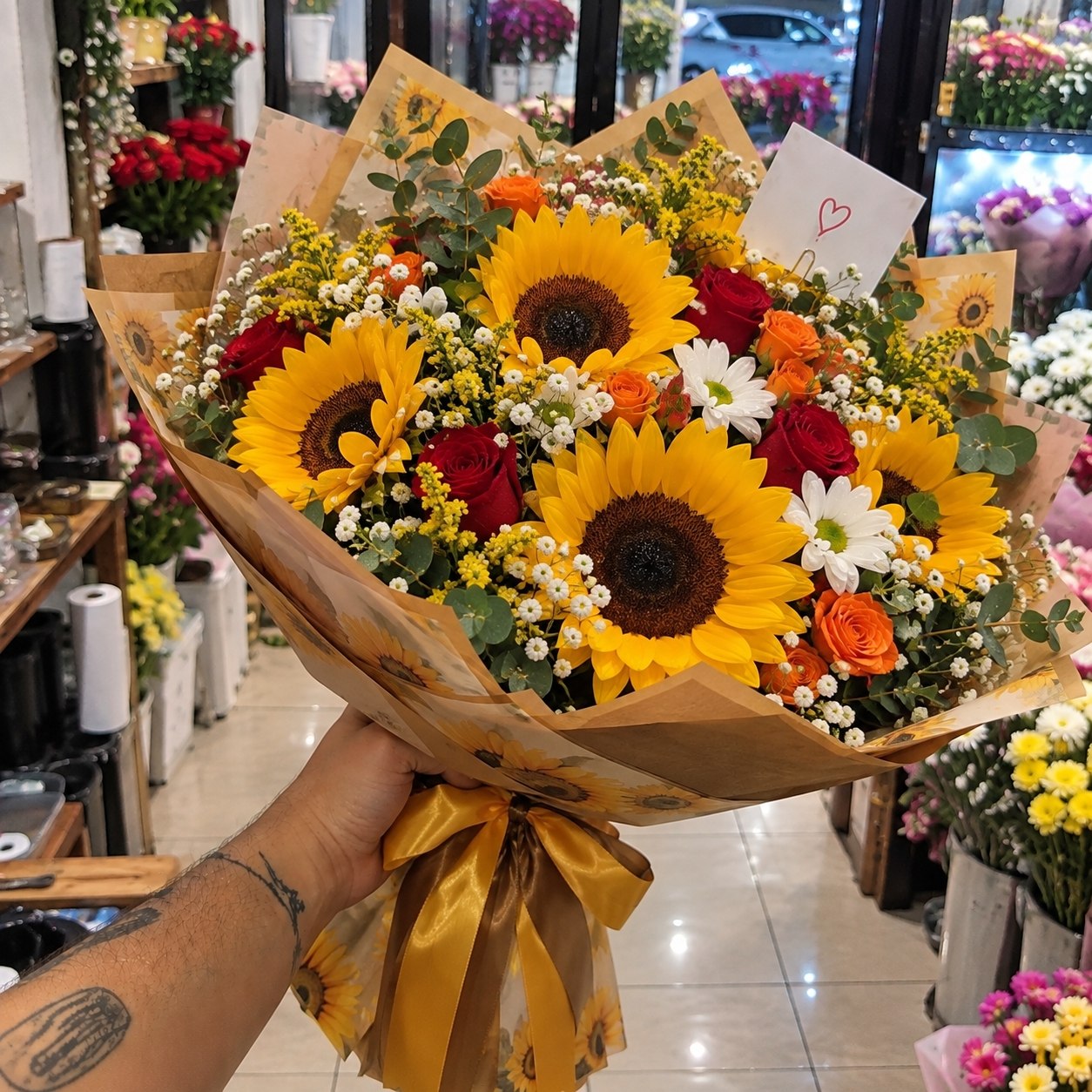 Ayçiçeği ve Gül Buketi